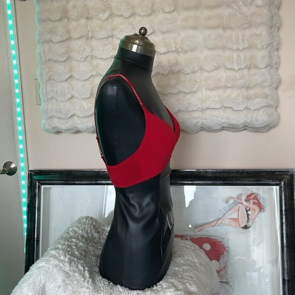 Tommy Hilfiger red strap bra with no wire bought but never warn washed though - Picture 5 of 6